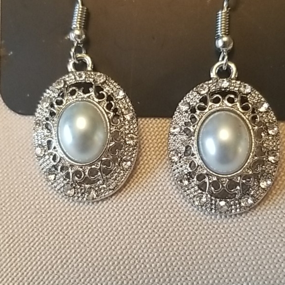 Earrings - Picture 3 of 3